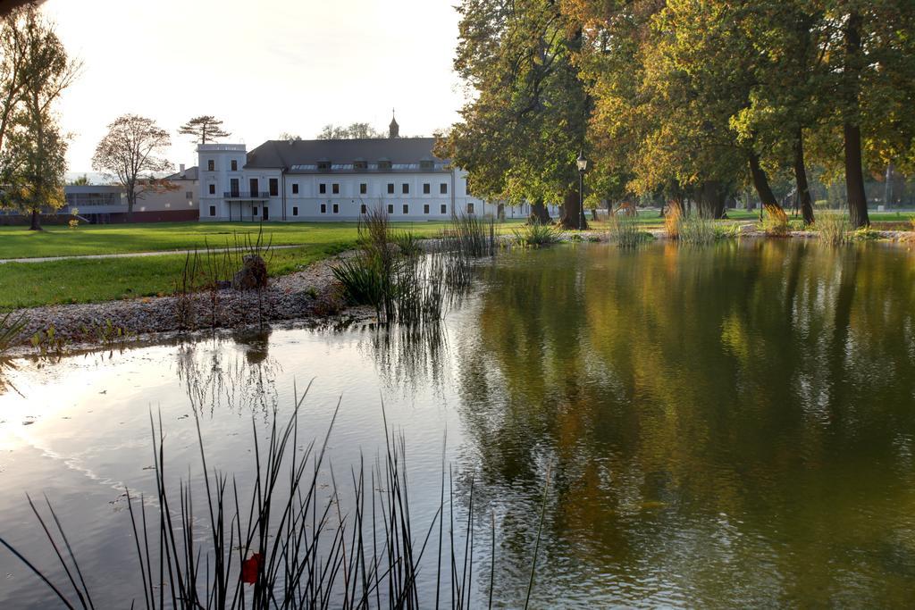 Chateau Appony Luaran gambar
